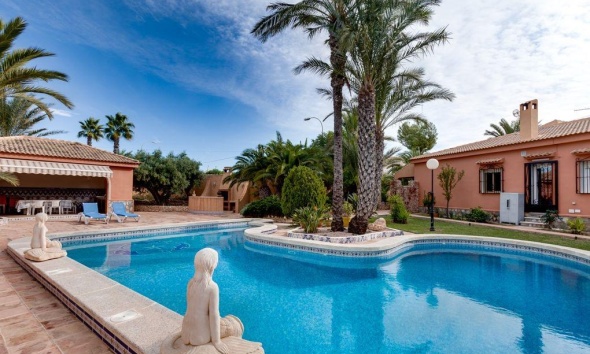 Resale - Villa / House - Torrevieja - La Siesta