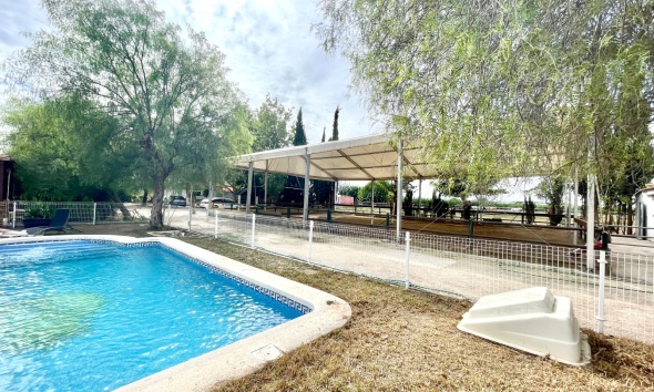 Resale - Farm Estate / Country Property - Orihuela