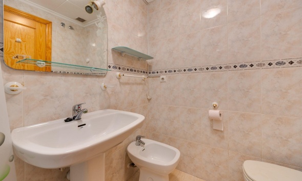 Resale - Apartment / Duplex - Torrevieja - Estacion de autobuses