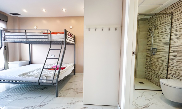 Resale - Villa / House - Orihuela Costa - Villamartín