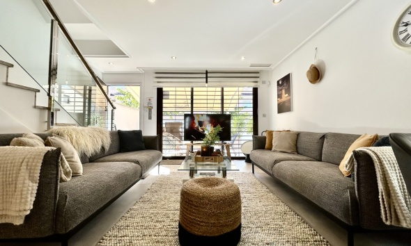 Resale - Townhouse / Terraced House - Torre de la Horadada