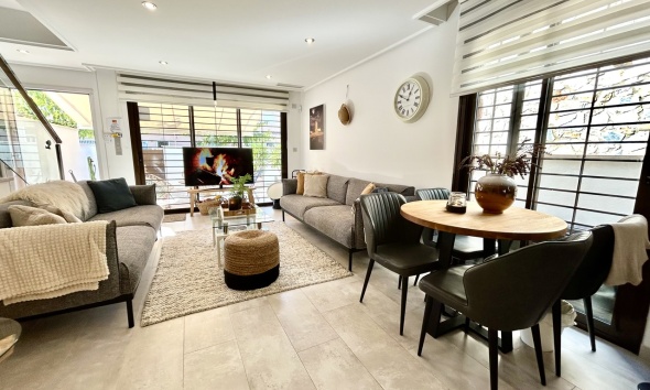Resale - Townhouse / Terraced House - Torre de la Horadada
