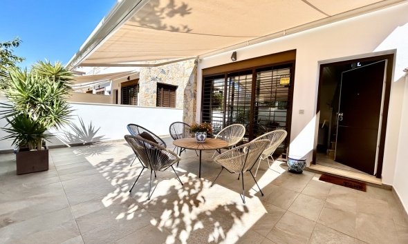 Resale - Townhouse / Terraced House - Torre de la Horadada
