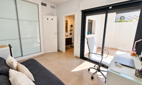 Resale - Villa / House - Orihuela Costa - Villamartín