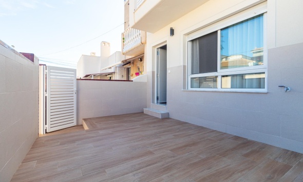 Resale - Townhouse / Terraced House - Torrevieja - Los Frutales
