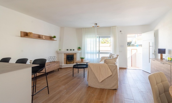 Resale - Townhouse / Terraced House - Torrevieja - Los Frutales