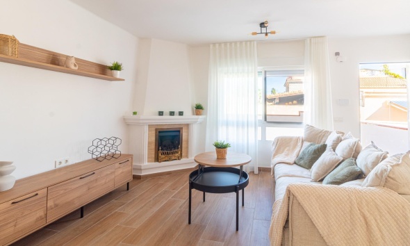Resale - Townhouse / Terraced House - Torrevieja - Los Frutales