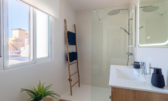 Resale - Townhouse / Terraced House - Torrevieja - Los Frutales
