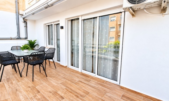 Resale - Apartment / Duplex - Torrevieja - Playa de los Locos
